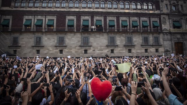 BTS saluda a ARMY México desde el balcón de Palacio Nacional