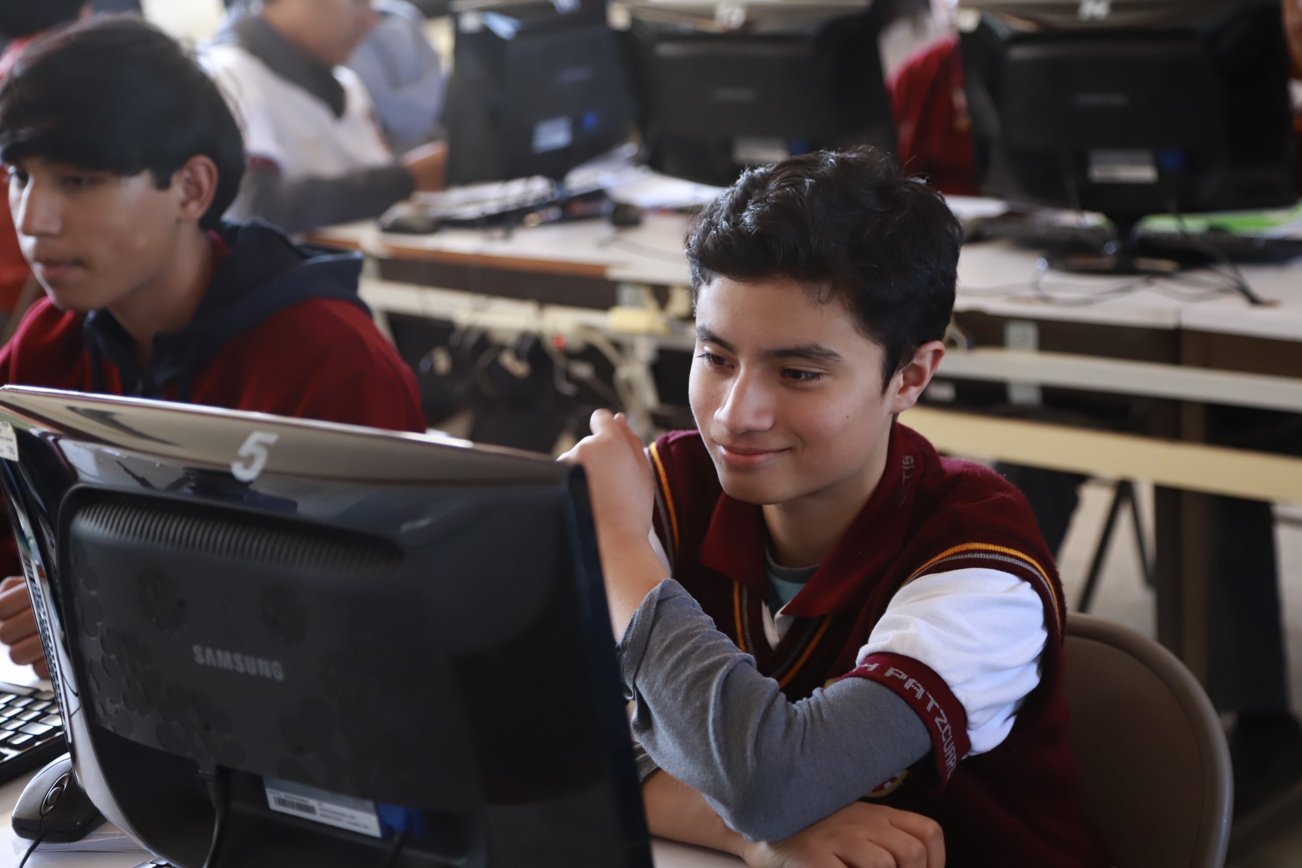 Más de 7 mil estudiantes iniciaron cursos de Inteligencia Artificial en Michoacán