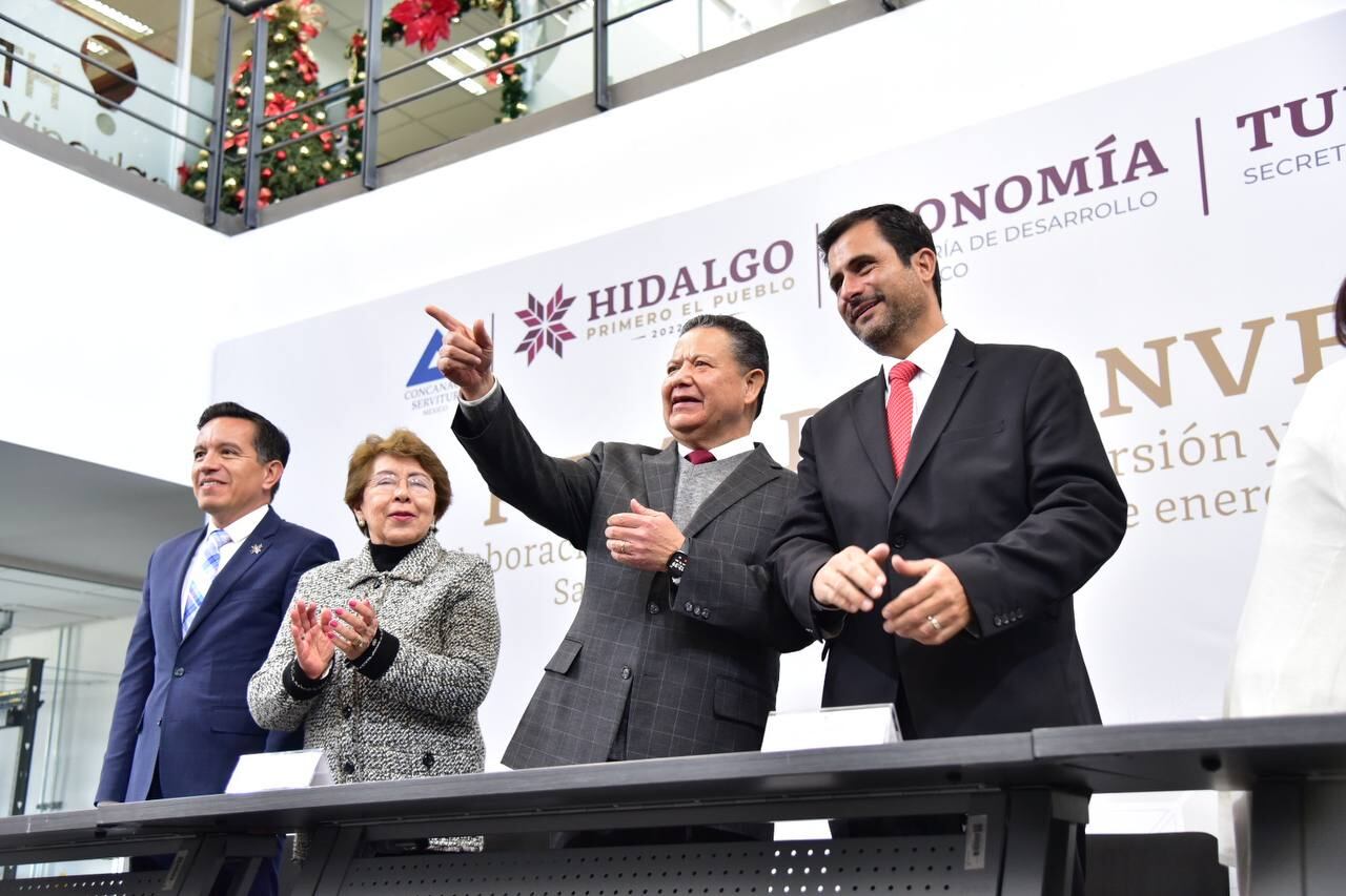 Julio Menchaca firmó convenio con Concanaco Servytur