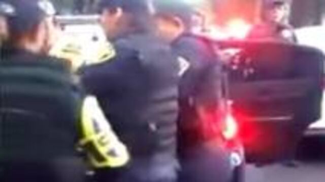 Detención de agente de tránsito.