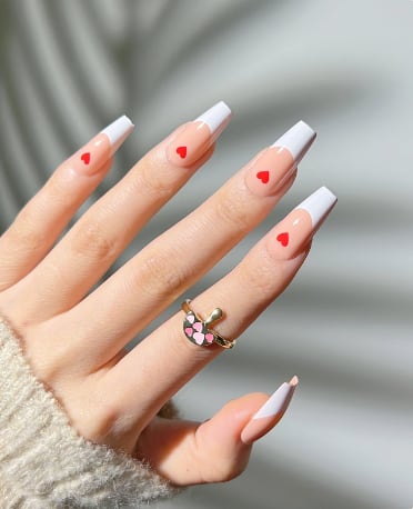 Diseño de uñas largas para San Valentín