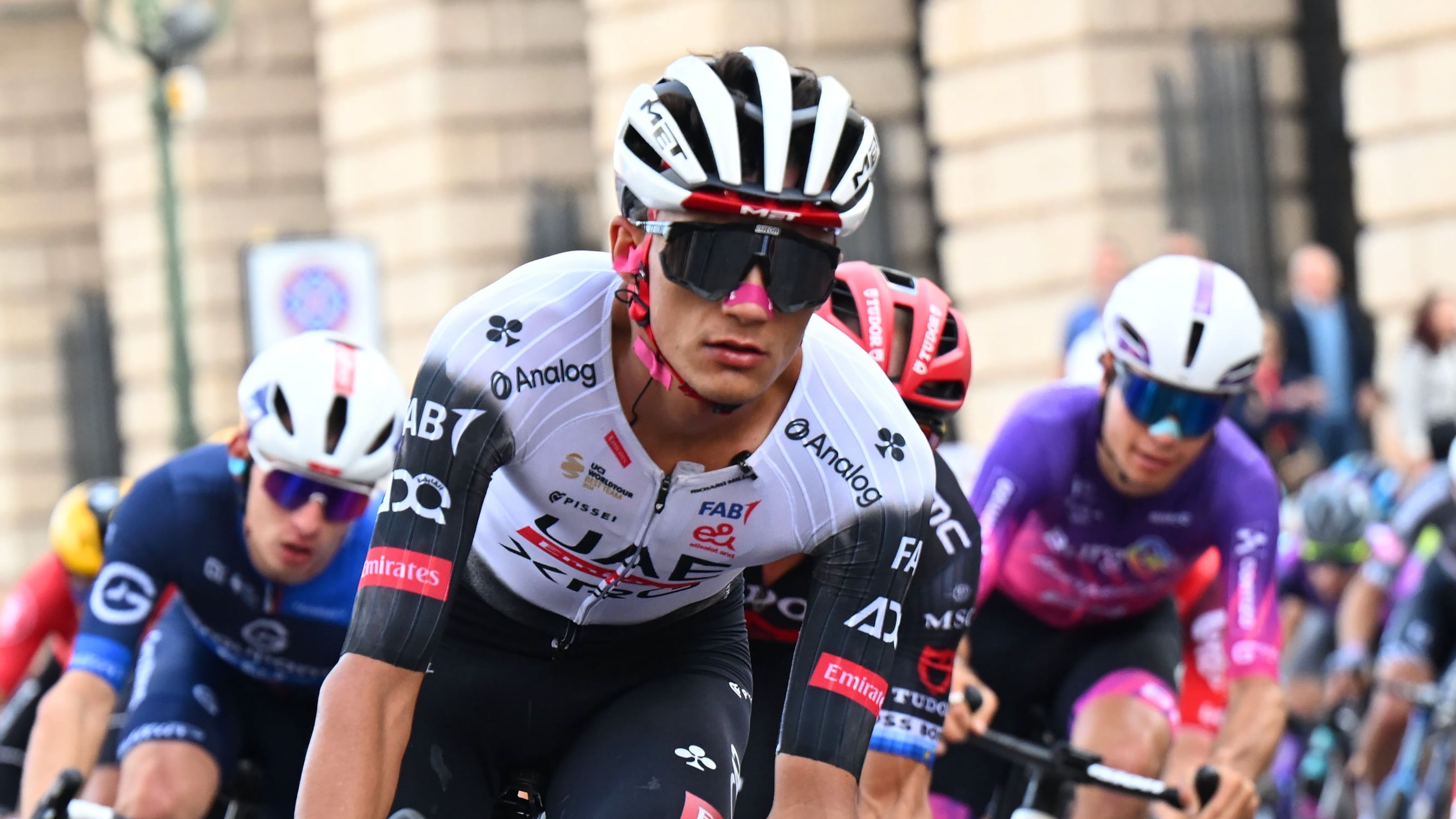 ¿Cuándo y dónde debuta Isaac del Toro en la temporada 2026 de ciclismo?