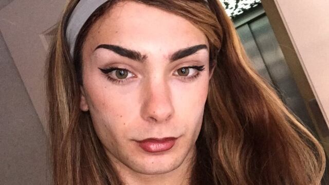 Mujer trans denuncia que no la dejan entrar al vestidor femenino de un gimnasio