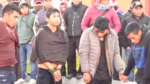 Presuntos ladrones rescatados en Huixtán, Chiapas
