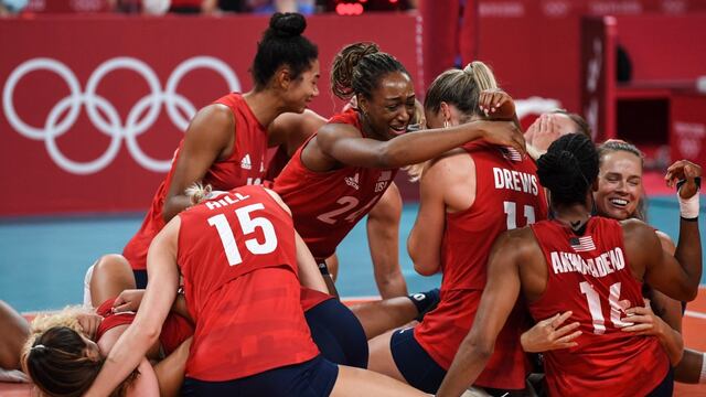 Estados Unidos celebra medalla de oro en voleibol