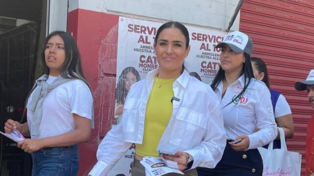 Alessandra Rojo De la Vega recorriendo la colonia ex Hipódromo de Peralvillo