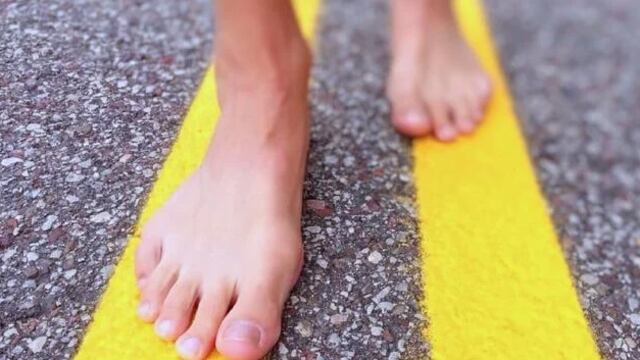 Lo iban a juzgar por exhibicionista y llega desnudo al juicio