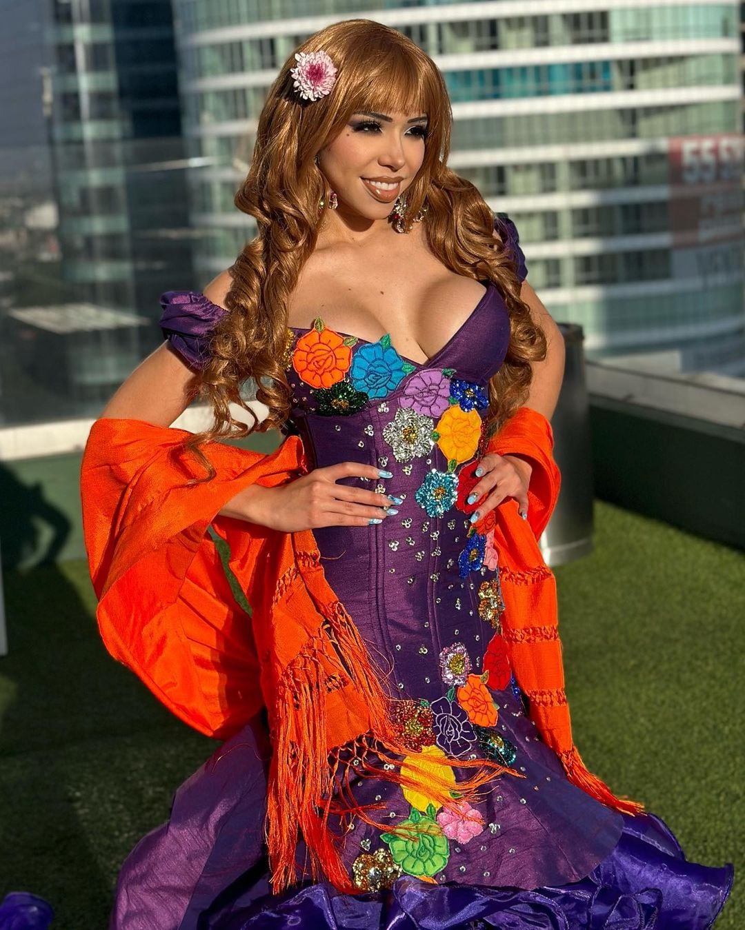 Yeri Mua imita a Jenni Rivera