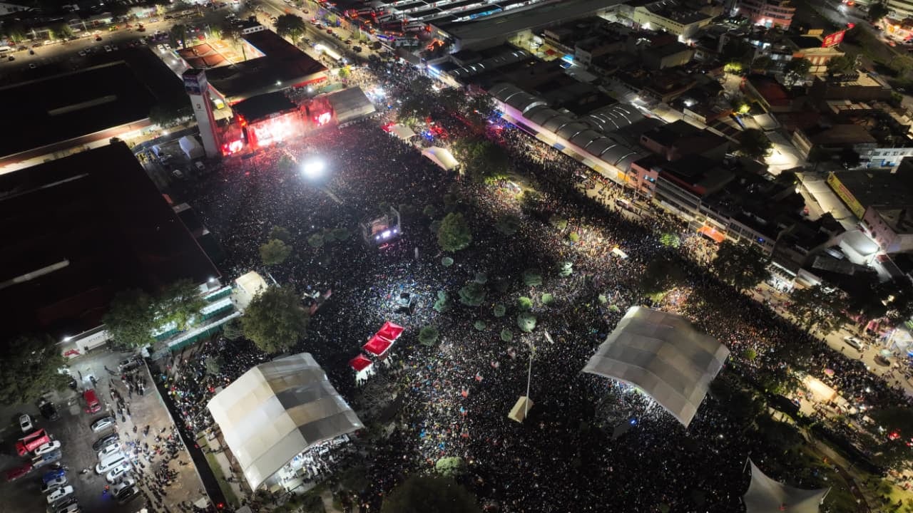 Caifanes reúne a más de 120 mil personas
