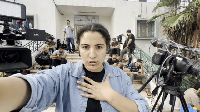 Bisan Owda, la periodista palestina que está nominada en los Premios Emmy 2024 por su trabajo documental