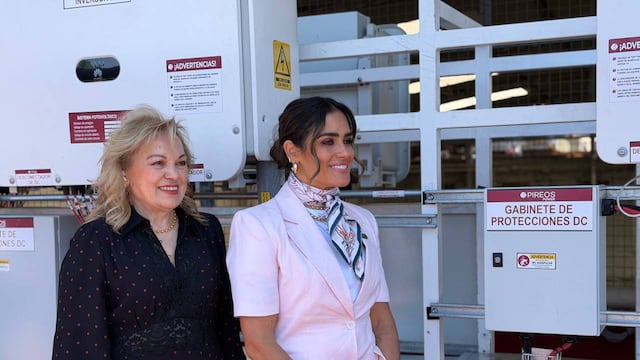 Alessandra Rojo de la Vega inaugura la instalación de uno de los mayores sistemas solares en la CDMX.