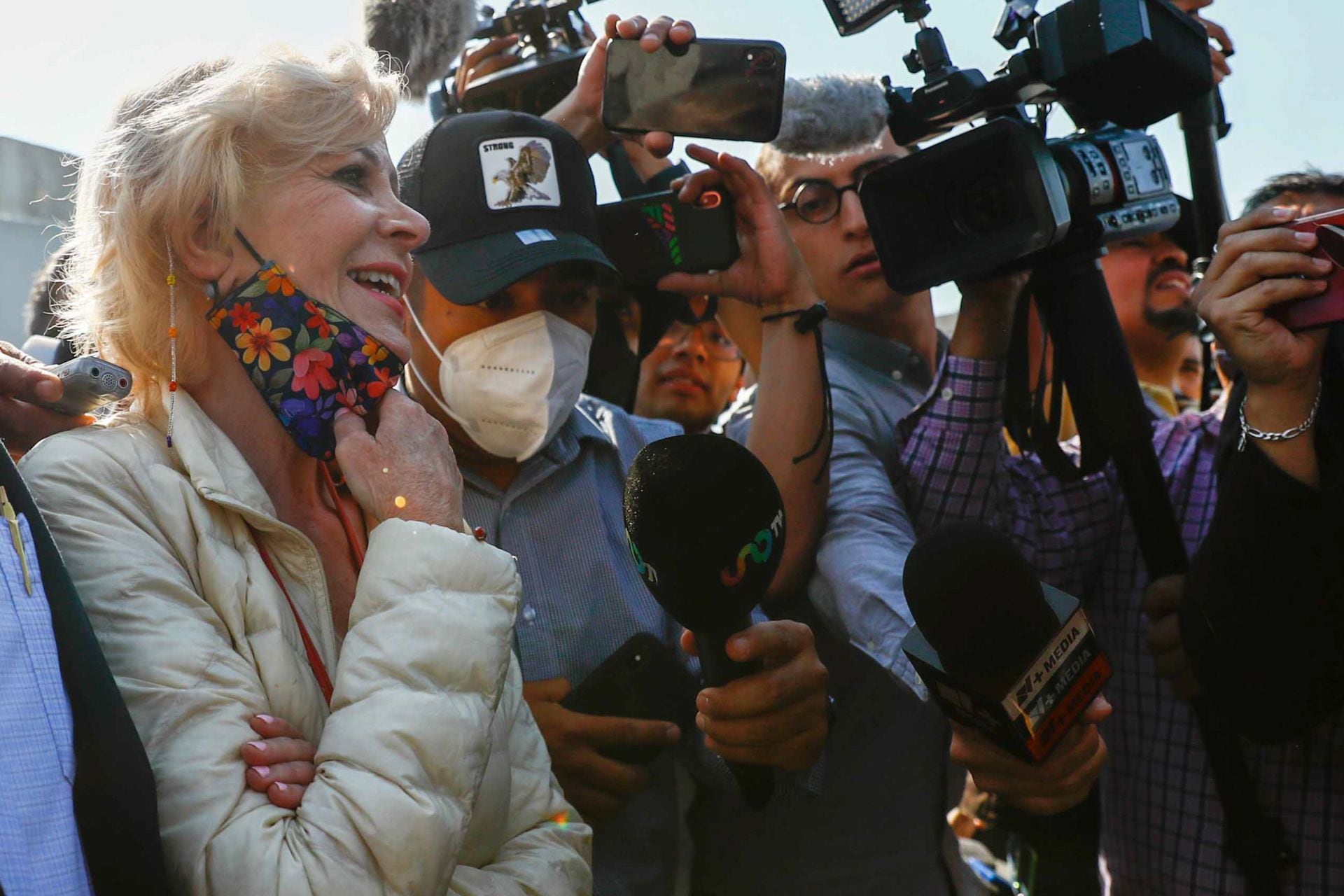 Alejandra Cuevas sale del penal de Santa Martha