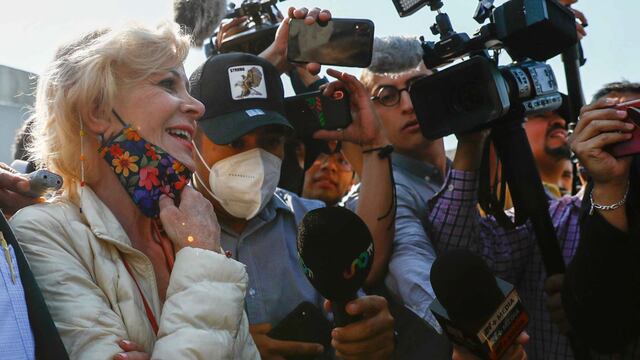 Alejandra Cuevas sale del penal de Santa Martha