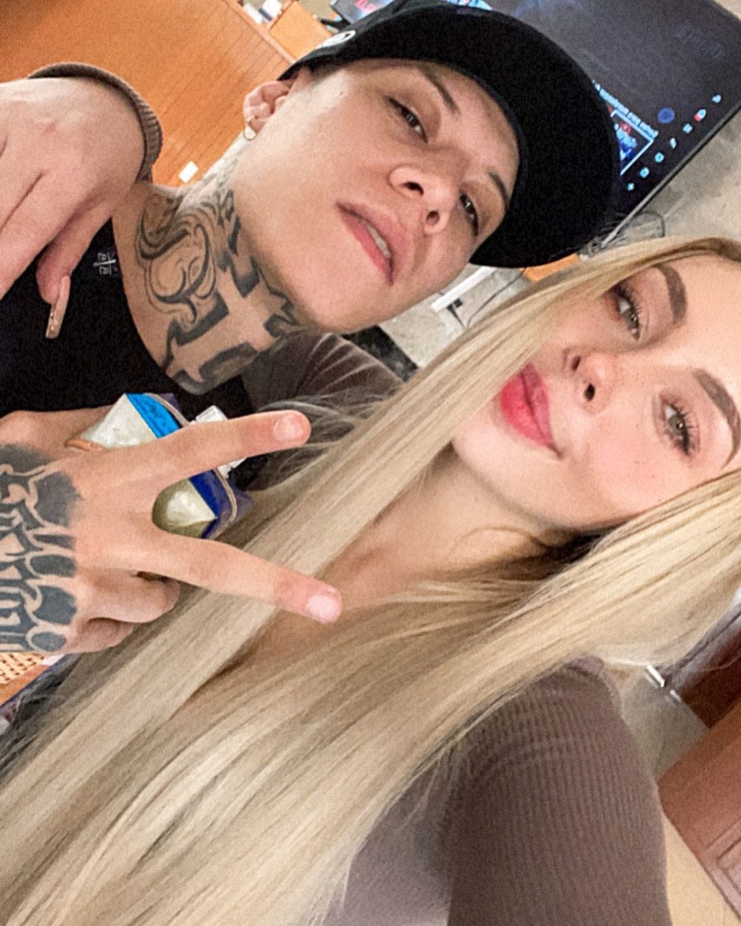 Santa Fe Klan y Maya Nazor.