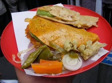 Tacos de Canasta Los Especiales, en el Zócalo CDMX