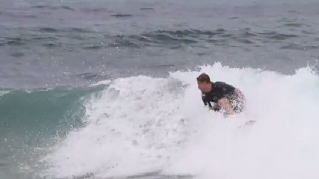 Paul Fisher surfeando sobre su pene