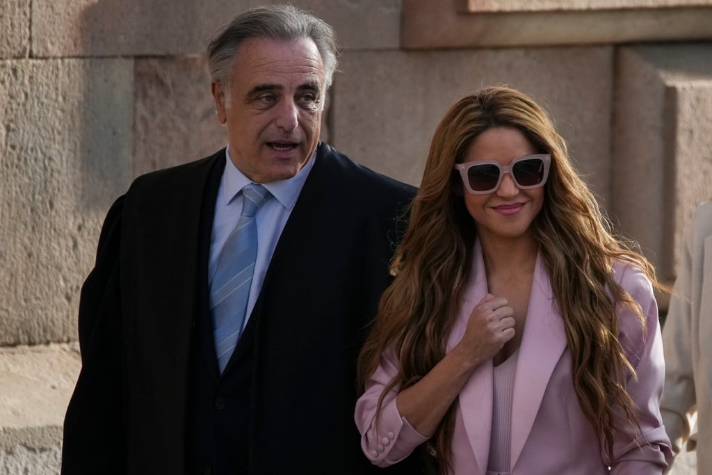 Shakira con su abogado Pau Molins.