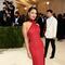 Met Gala 2021: Eiza González impacta con sexy vestido rojo (FOTOS)