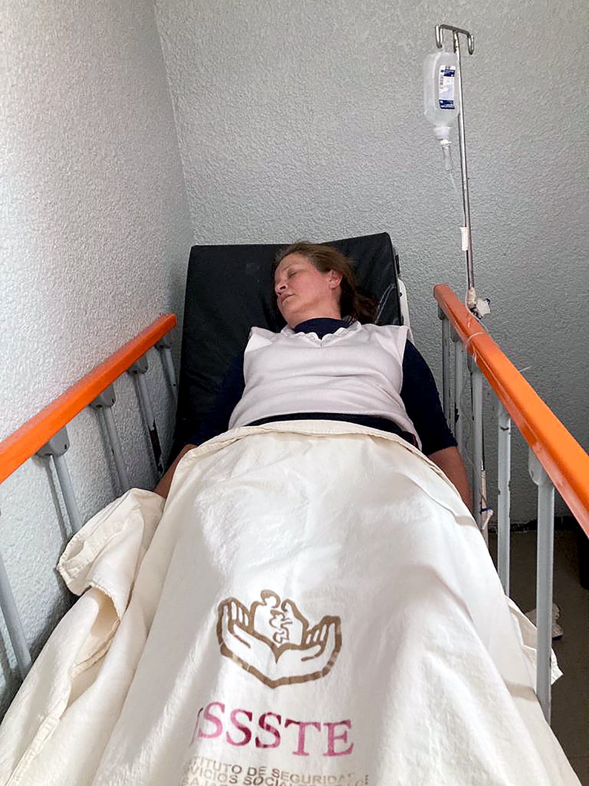 Trabajadora Clarissa Isela López Velázquez, debió ser hospitalizada de emergencia