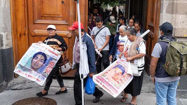 Reunión de Sheinbaum con familias de Ayotzinapa abordó cuatro líneas prioritarias de investigación