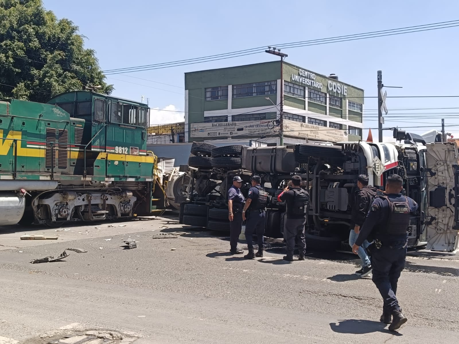 Accidente en Ecatepec: tren embiste a pipa en Vía Morelos