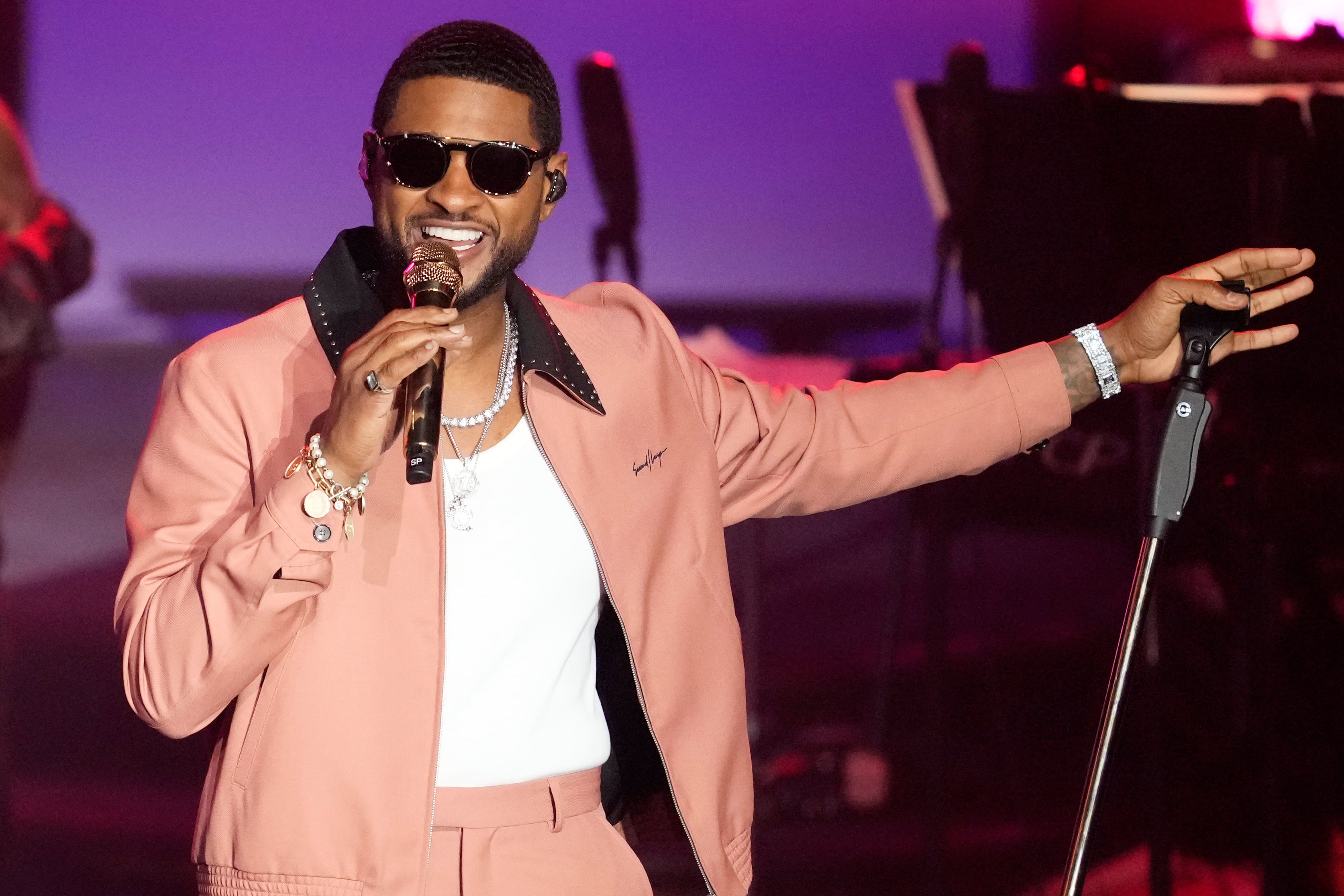 Usher encabezará el show del medio tiempo del Super Bowl 2024