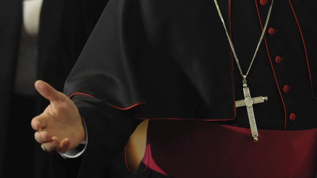 Roban insignia papal a Obispo de Orizaba durante asalto