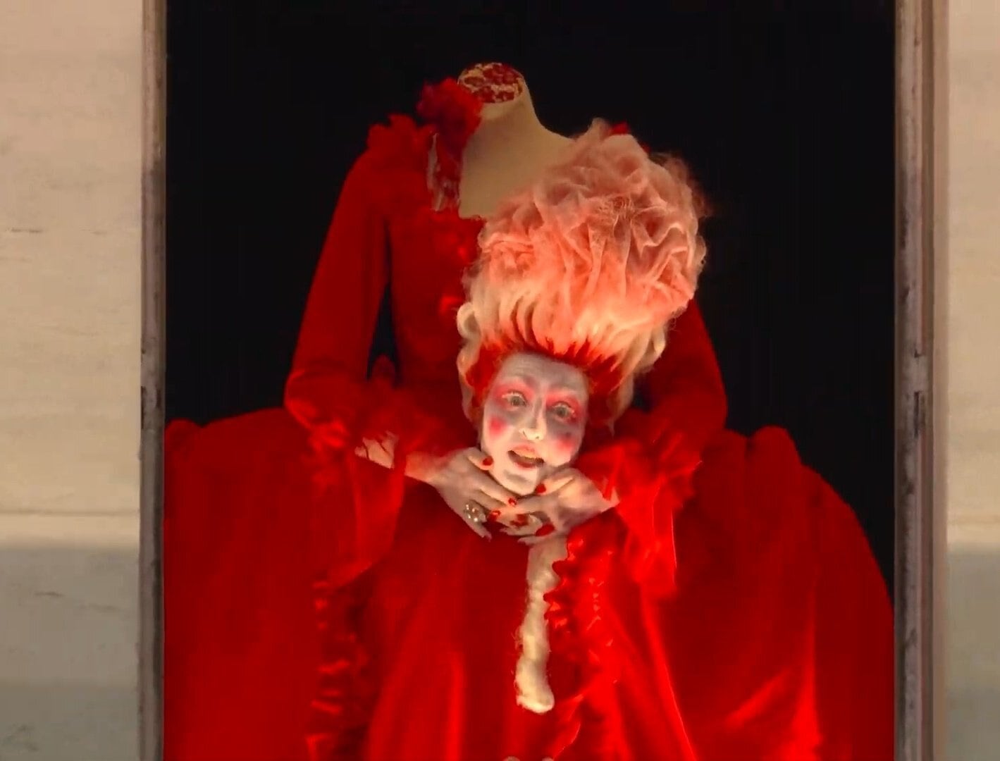 María Antonieta en la presentación de Gojira de los Juegos Olímpicos de París 2024.