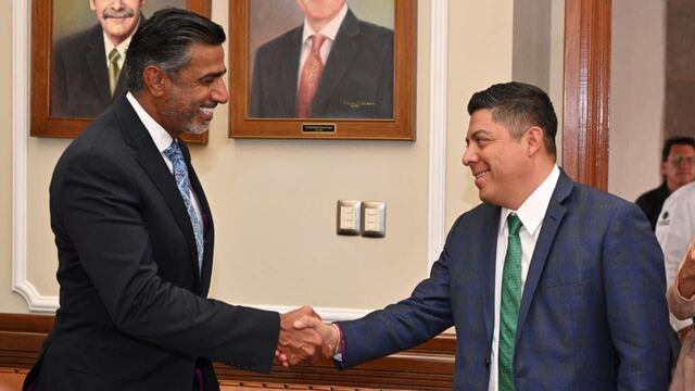 Ricardo Gallardo, gobernador de San Luis Potosí, a la derecha