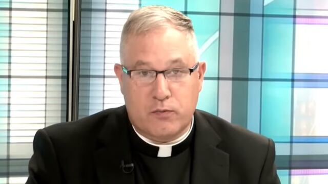 Jeffrey Burrill, sacerdote.