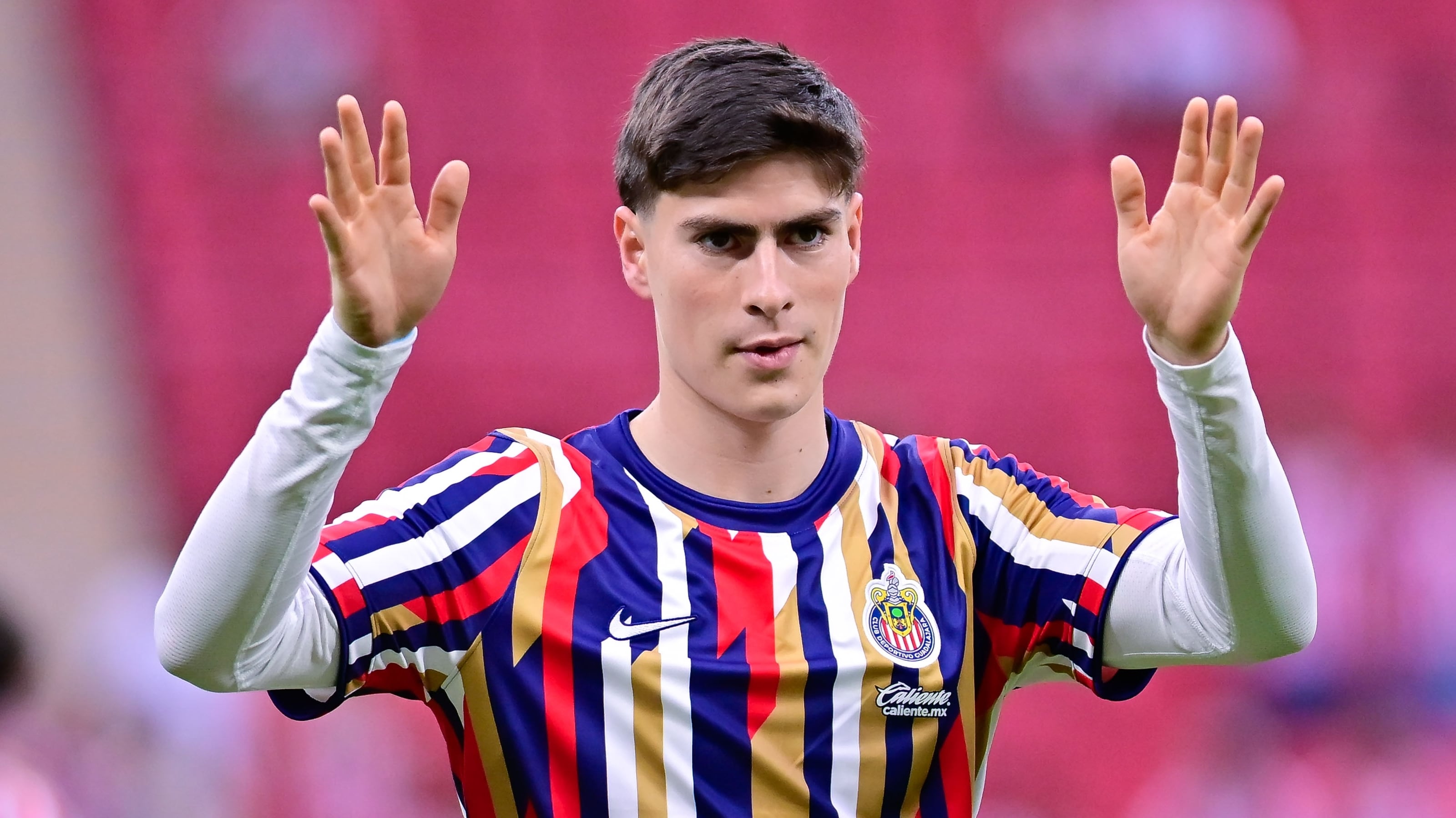 “Regresaré a Chivas”: Hormiga González se despide y parte rumbo a Grecia
