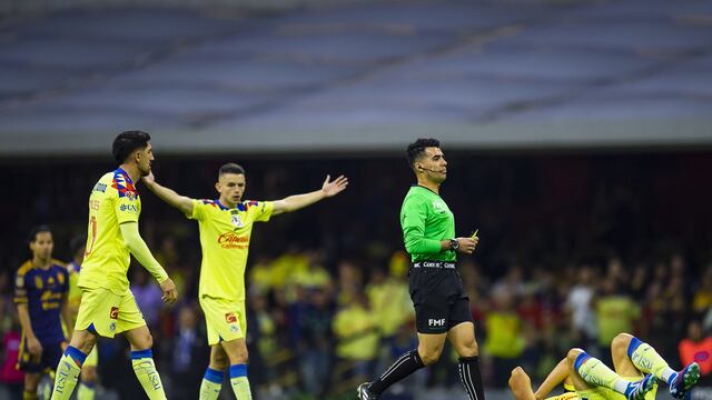 Árbitro Adonai Escobedo en la final América vs Tigres