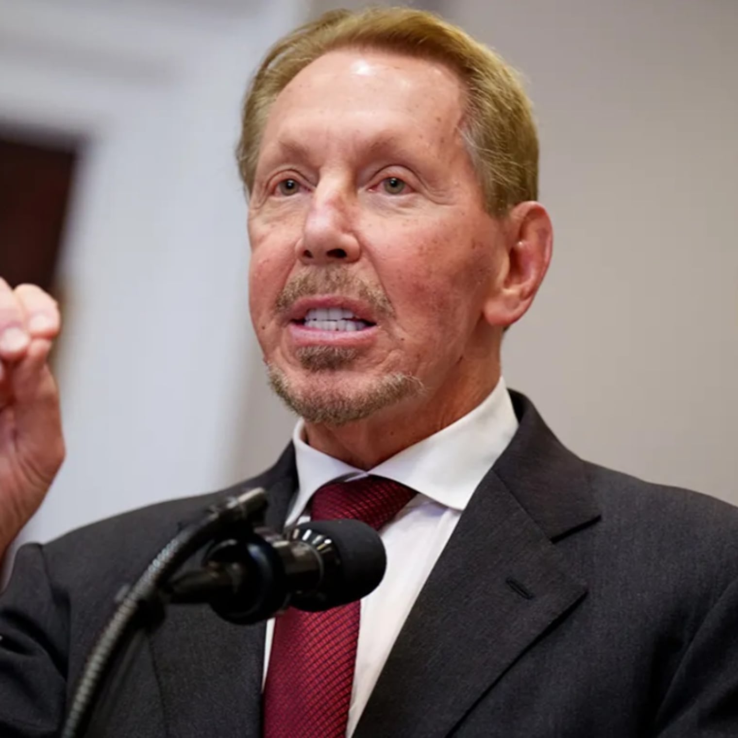 Paramount suma a Larry Ellison como aliado en la oferta por Warner Bros.