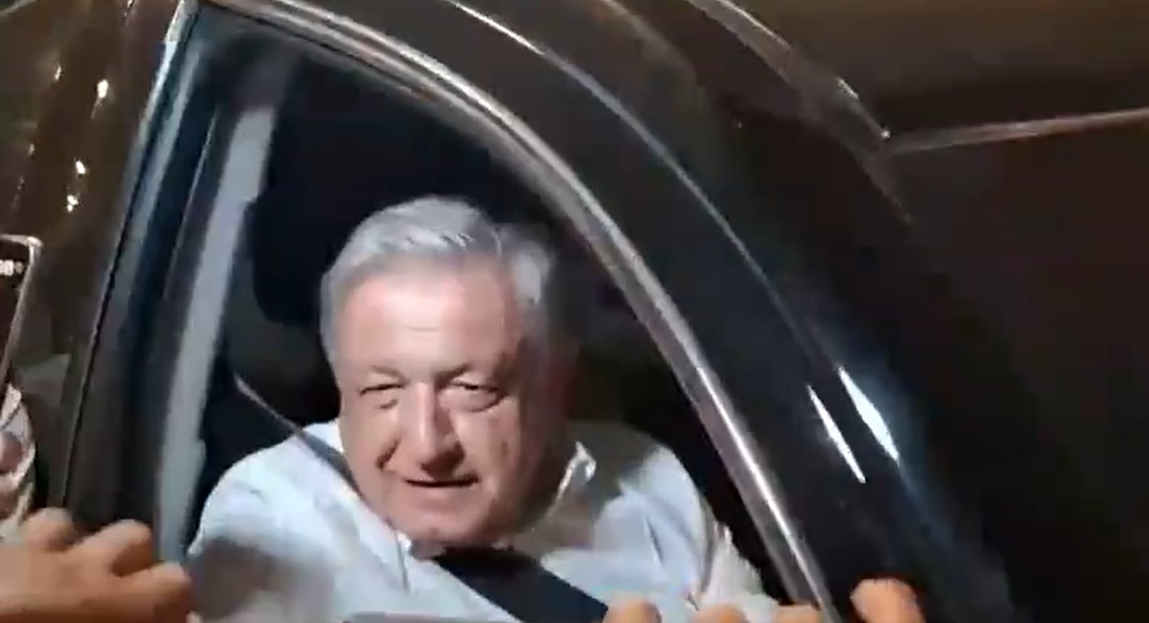 Con gritos, manifestantes muestran rechazo al gobernador Rubén Rocha y AMLO es testigo