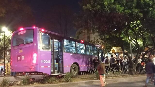 Accidente en Coyoacán deja cinco personas heridad.