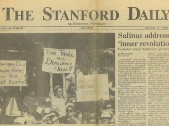 Fotografía compartida por Claudia recientemente; ciencia y activismo político en acción: “Les comparto esta foto de 1991, cuando estuve en California en una estancia académica, y junto con varias compañeras y compañeros protestamos durante una visita de Carlos Salinas reclamando democracia para México y un comercio justo entre Estados Unidos y nuestro país”.