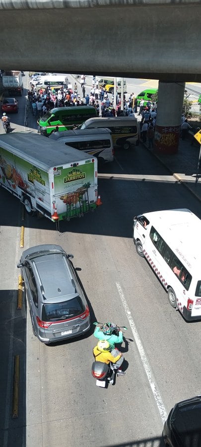 Bloqueo en Vía José López Portillo