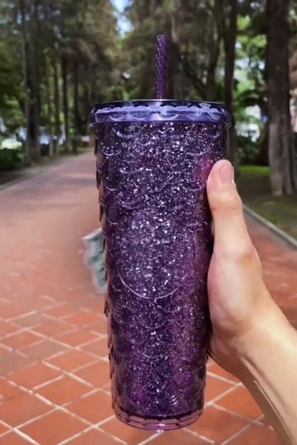 Nuevo vaso de Starbucks morado