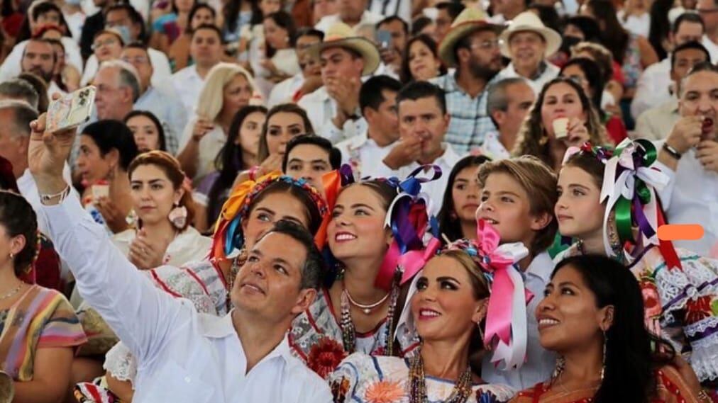 VIDEO: Ivette Morán y Yalitza Aparicio comparten palco y más en la Guelaguetza