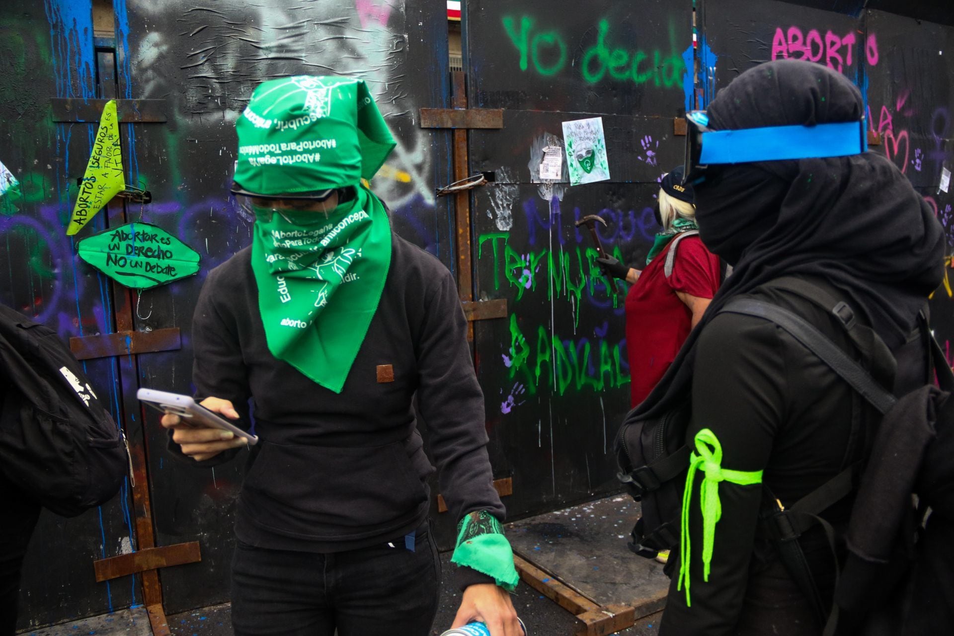 Pintas en la vallas de Palacio Nacional