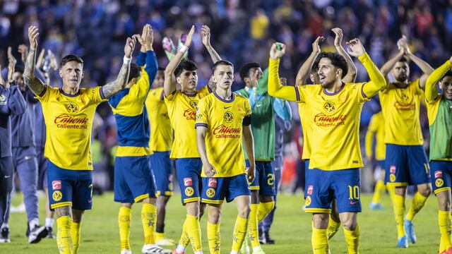 Jugadores de Club América tras la victoria sobre Cruz Azul.