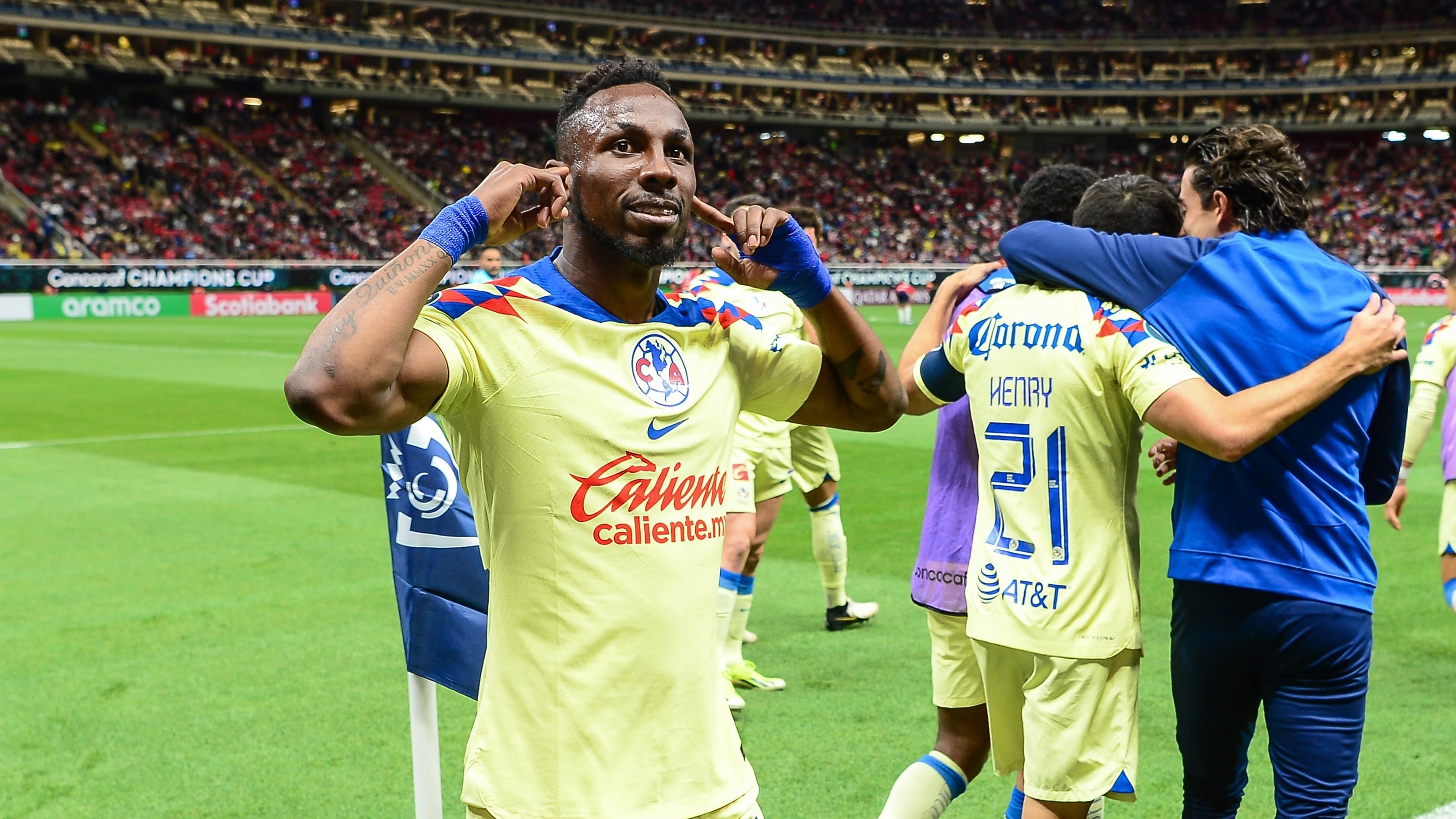 Julian Quinones, en el Estadio Akron.