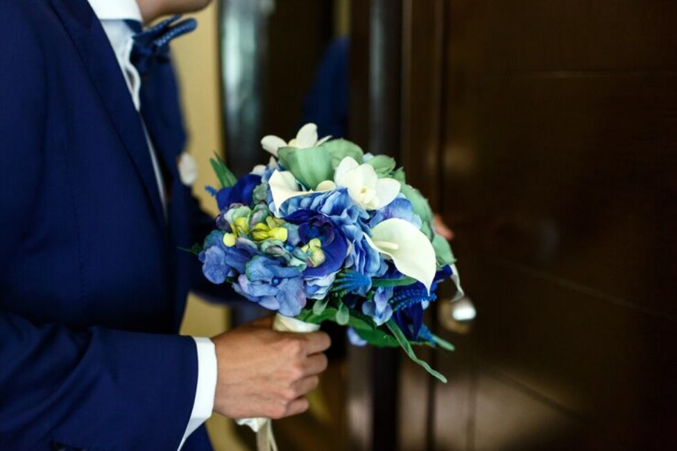 Flores azules el 3 de octubre, Día del Novio