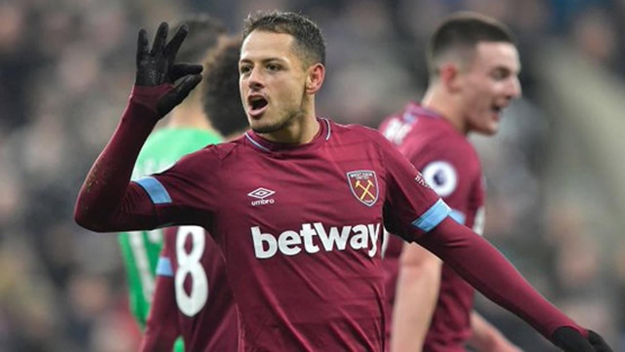 ‘Chicharito’ Hernández festeja gol con West Ham.