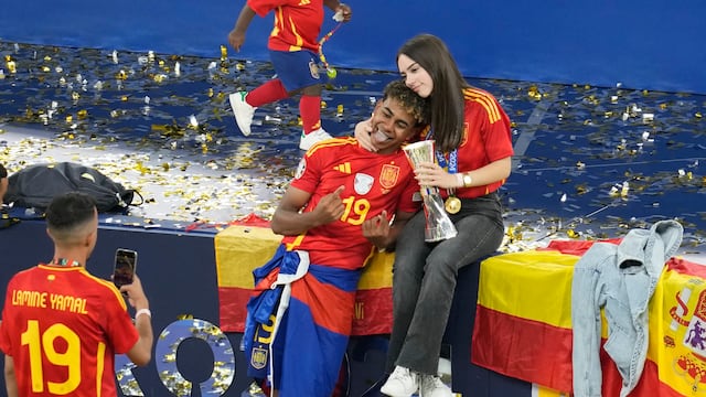 Lamine Yamal y Alex Padilla en la final de la Eurocopa.