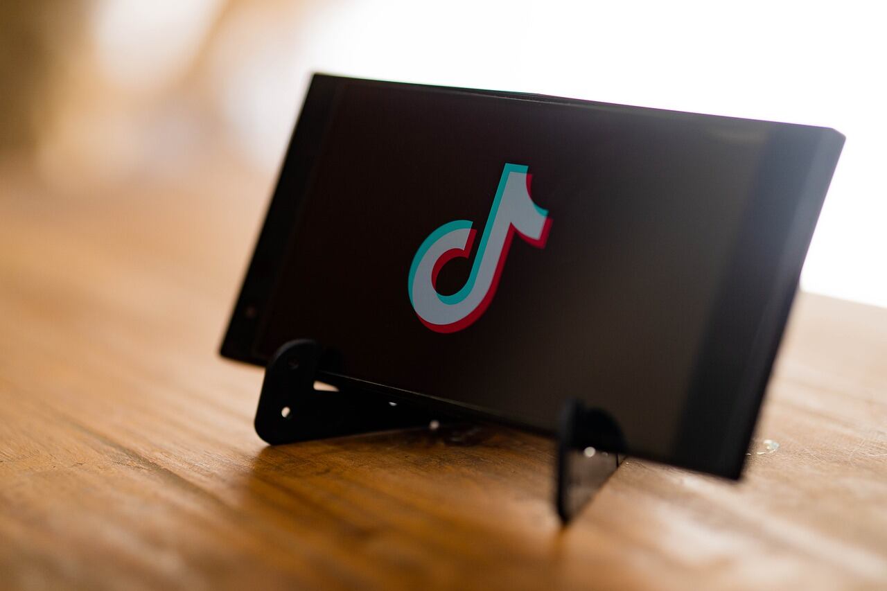 TikTok pantalla de inicio en smartphone