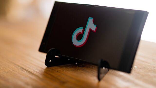 TikTok pantalla de inicio en smartphone