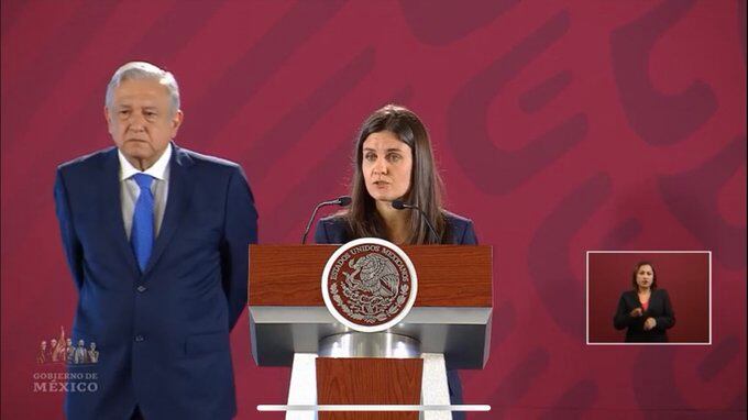 Mónica Maccise Duayhe con AMLO