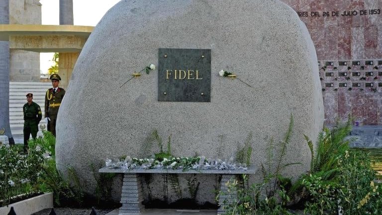 La tumba de Fidel Castro es una roca