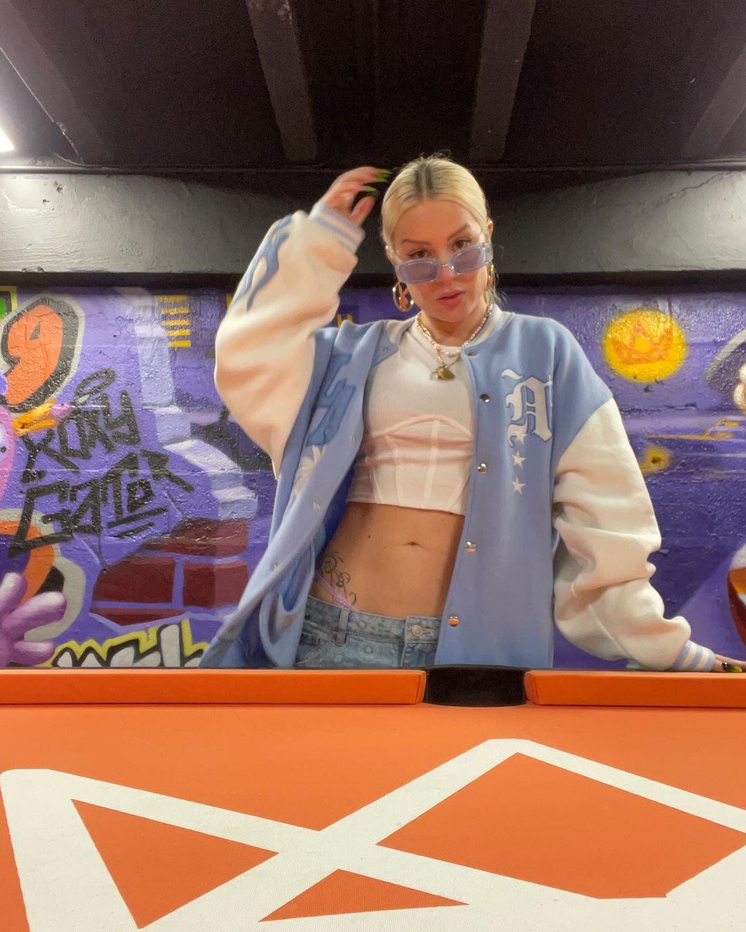 Leslie Shaw, cantante.